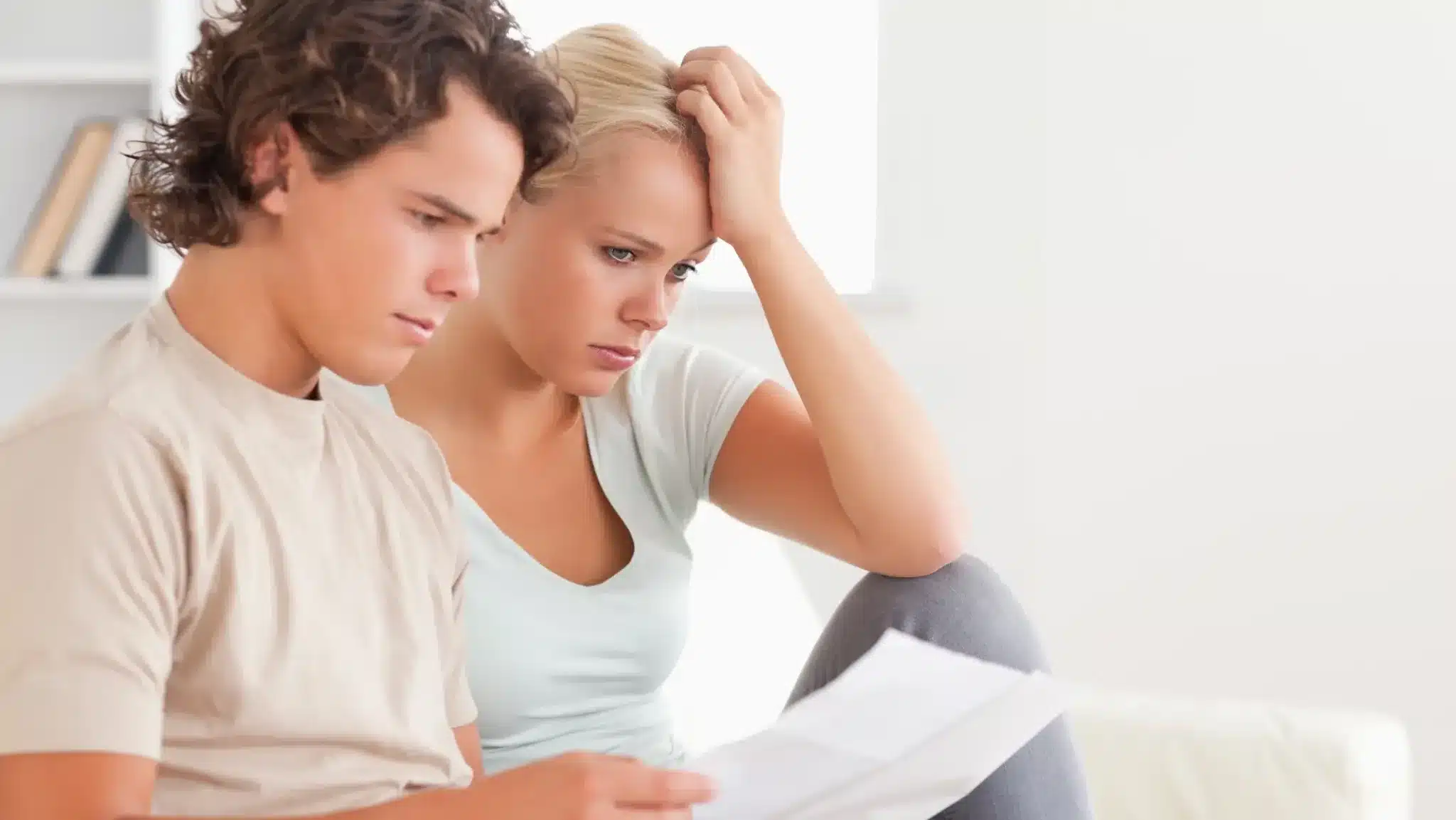 couple-reading-notice-cp75 couple reading notice cp75